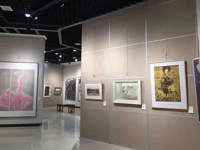 美術(shù)館活動展板設(shè)計生產(chǎn)廠家 價格、廠家選擇與隔斷美術(shù)設(shè)計解析